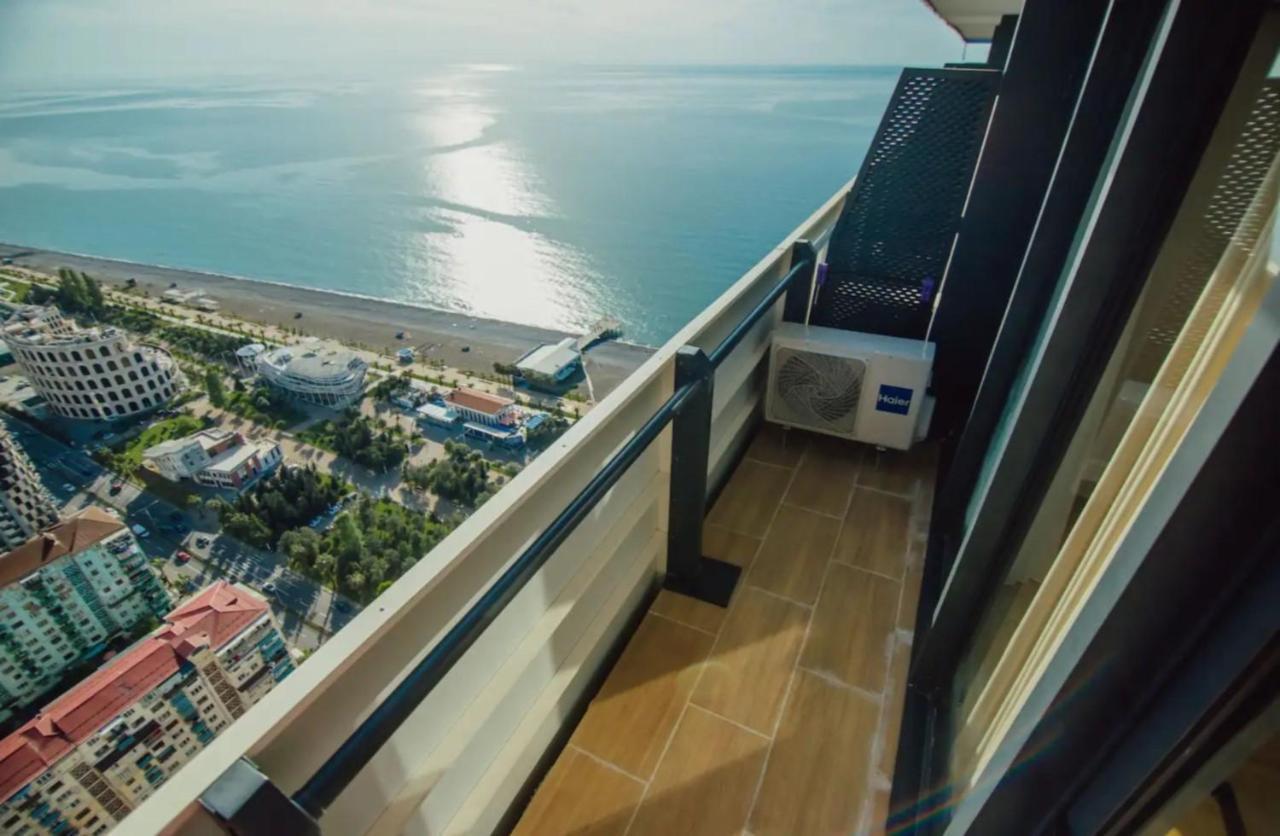 Elegance Sea View Aparthotel In Orbi City バトゥーミ エクステリア 写真
