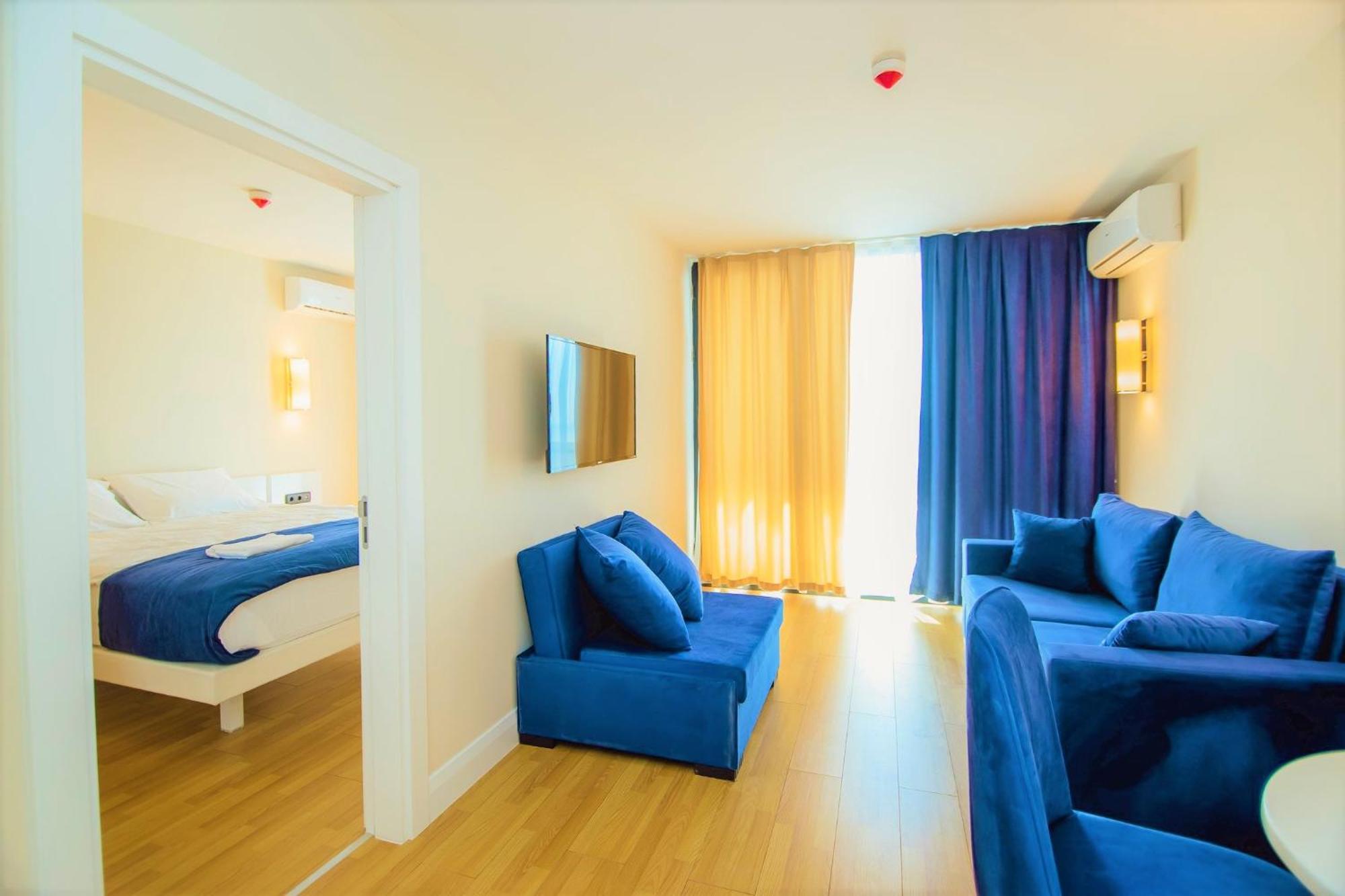 Elegance Sea View Aparthotel In Orbi City バトゥーミ エクステリア 写真