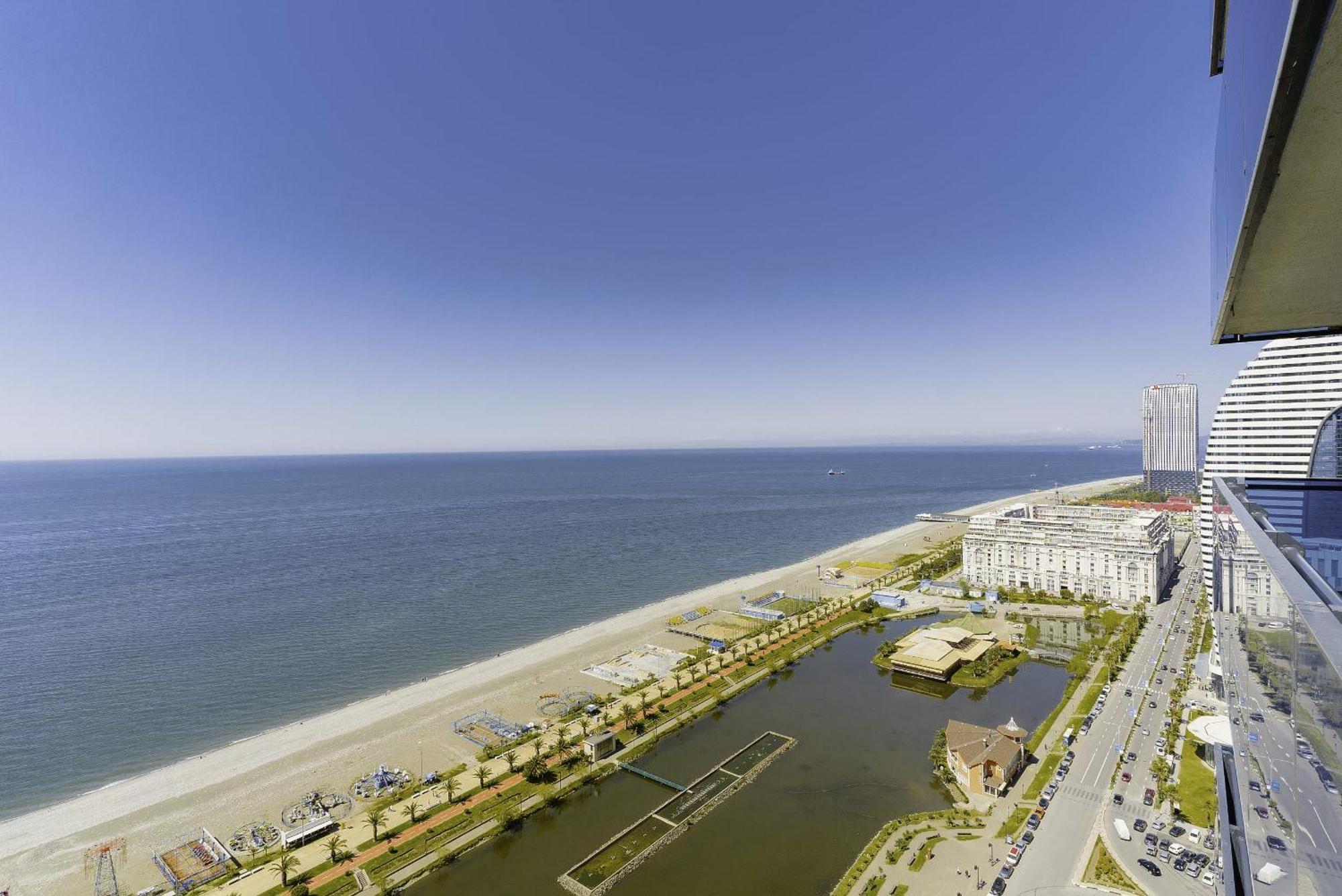 Elegance Sea View Aparthotel In Orbi City バトゥーミ エクステリア 写真