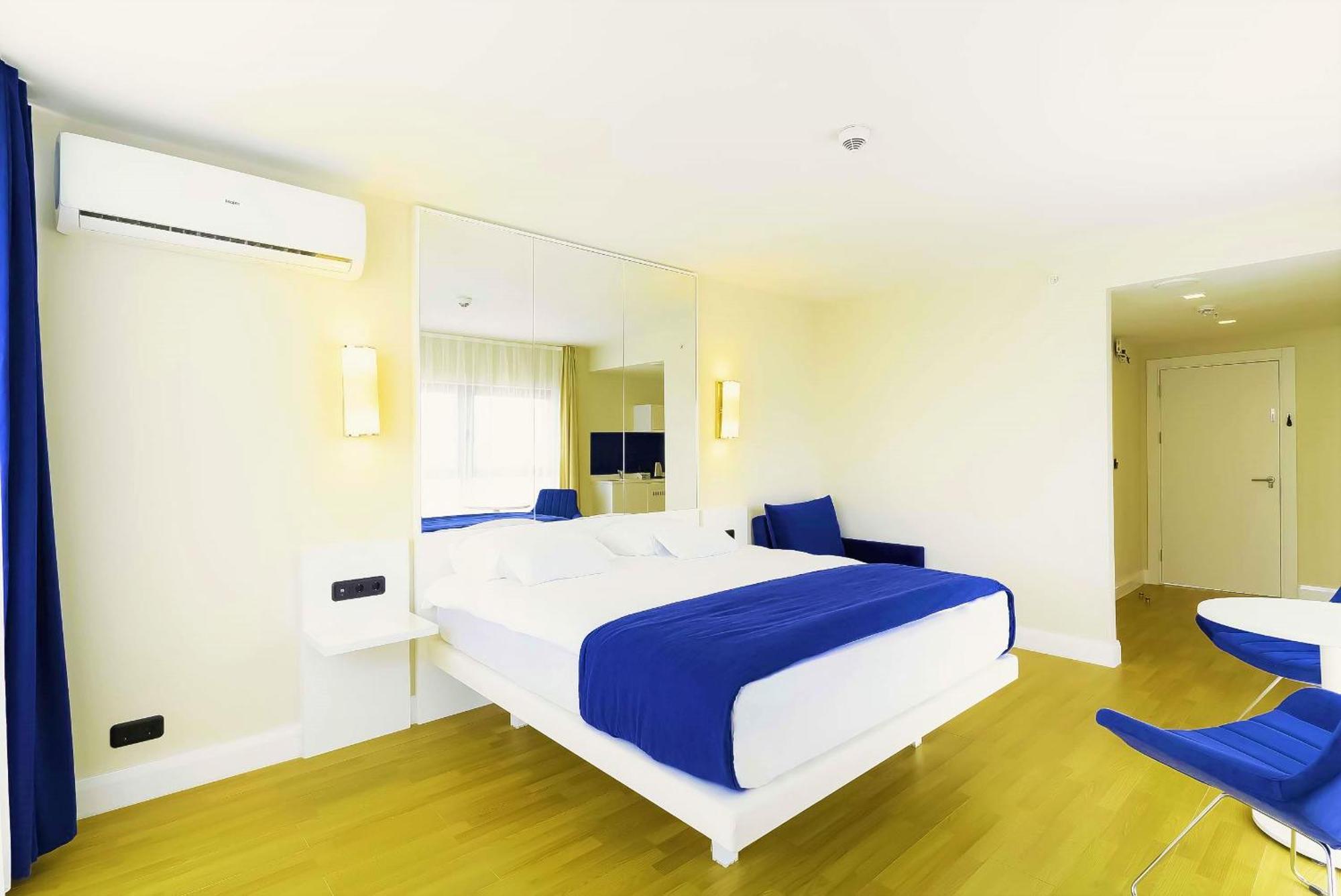 Elegance Sea View Aparthotel In Orbi City バトゥーミ エクステリア 写真