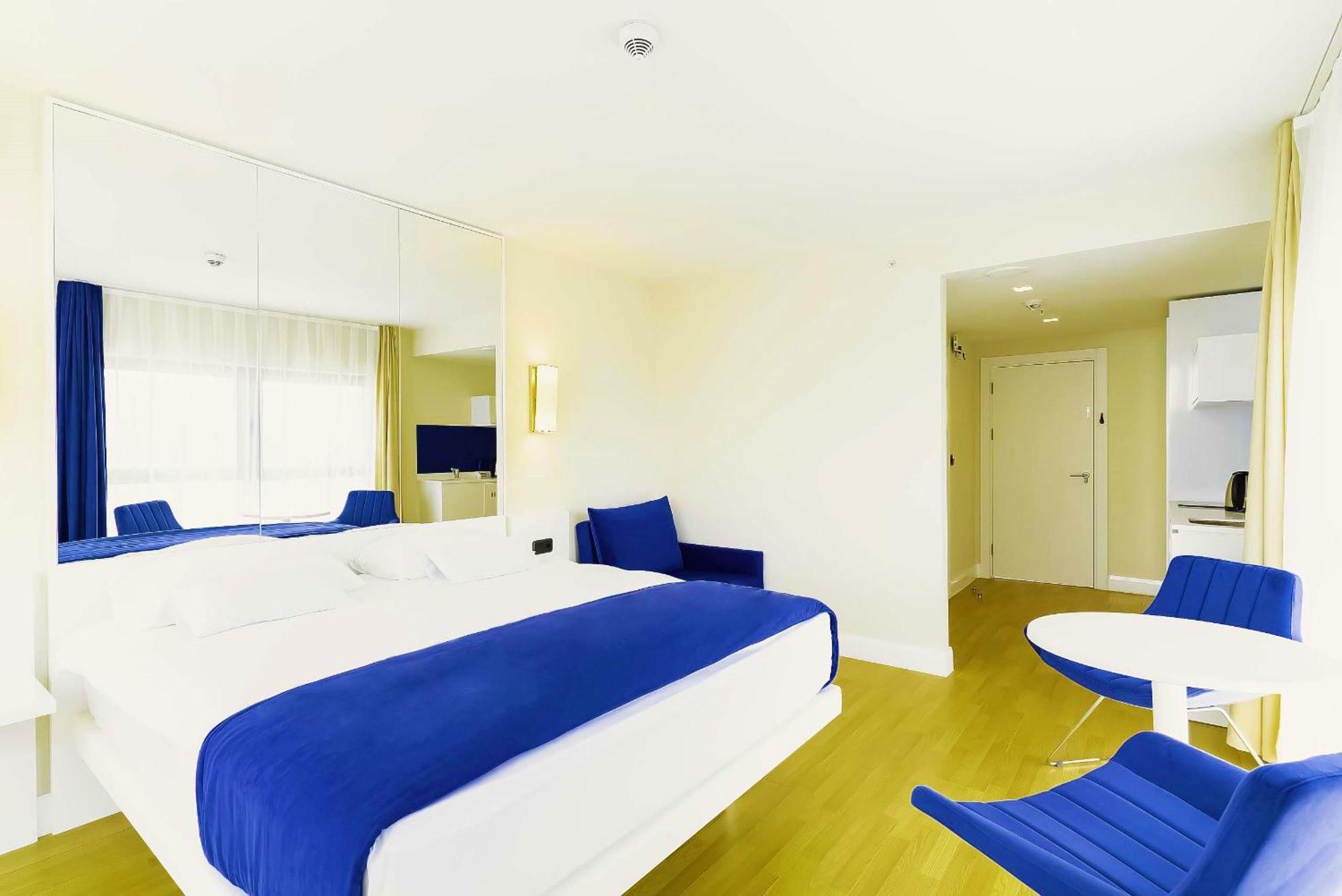 Elegance Sea View Aparthotel In Orbi City バトゥーミ エクステリア 写真
