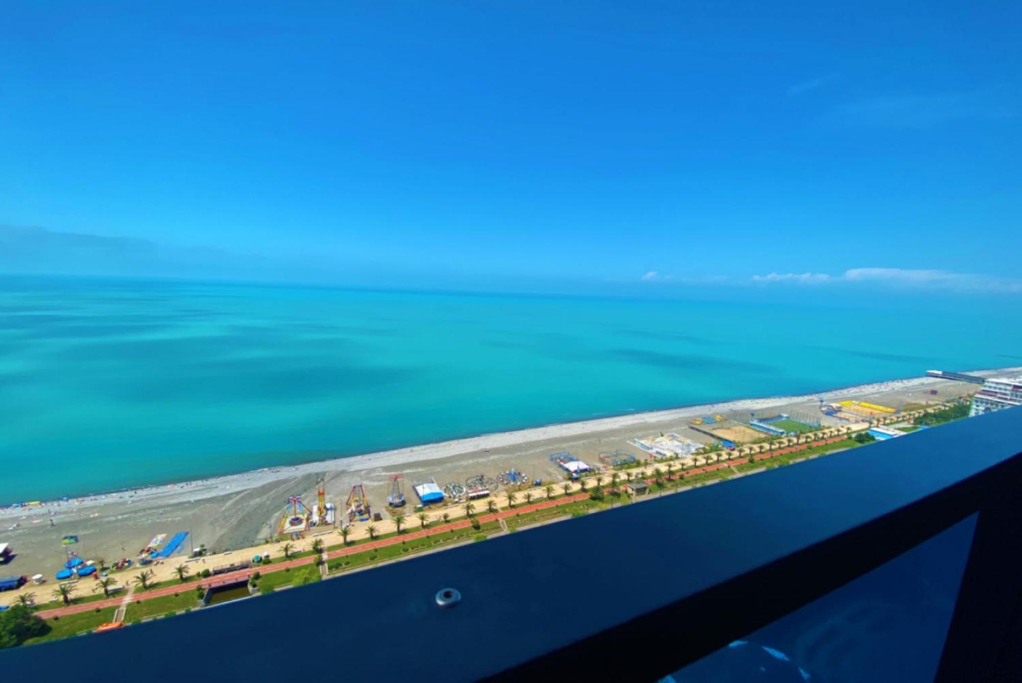 Elegance Sea View Aparthotel In Orbi City バトゥーミ エクステリア 写真